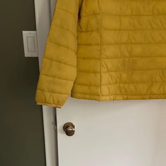 Amazon Essentials Light Yellow Quilted Jacket - Picture 8 of 11